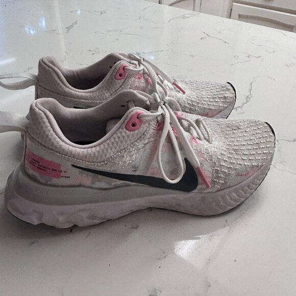 Nike React Infinity 3 Premium Low Floral Watercolor W - FD4151-100 - Picture 3 of 4